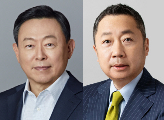 신동빈(왼쪽) 롯데그룹 회장과 박정원 두산그룹 회장. 각 사 제공